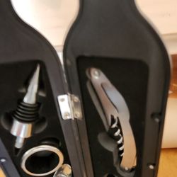 5 Piece Wine Accessory Kit.stored In Bottle Case