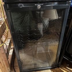 Frigidaire FWC342GB Wine Cooler