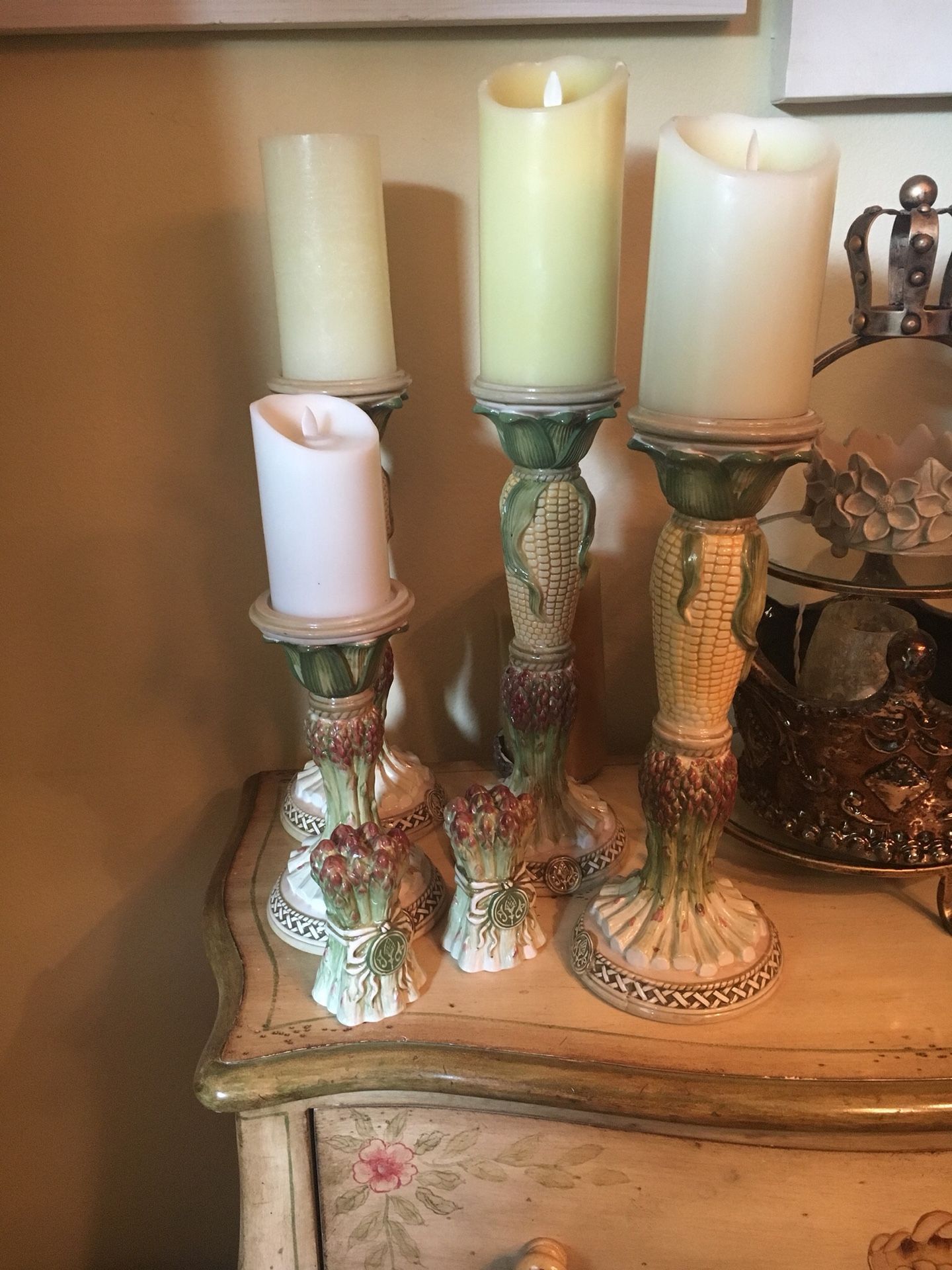 Corn cob candle holder