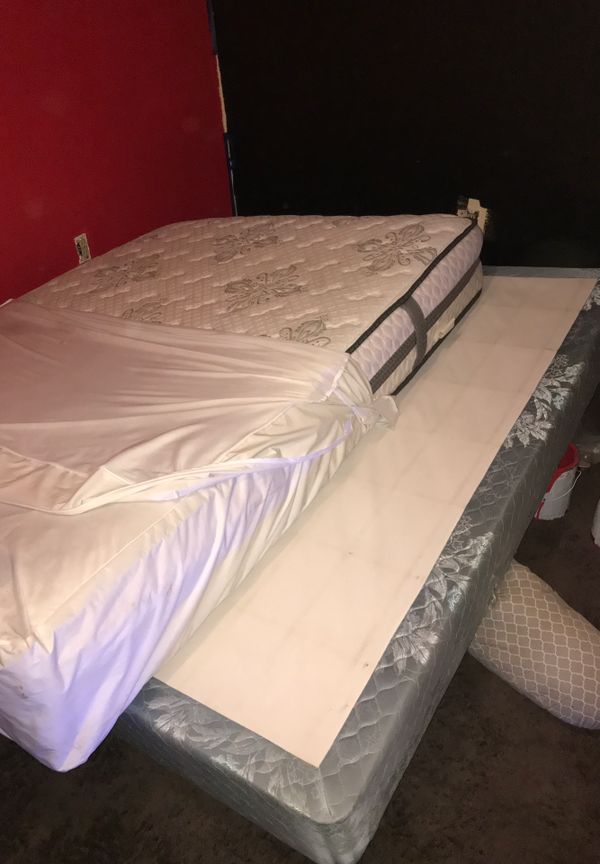 Queen size mattress and box spring for Sale in Arlington, TX OfferUp