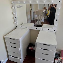 IKEA Drawers Plus Dimmable Vanity Mirror With Bulbs