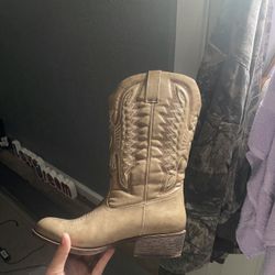 cowgirl boots 