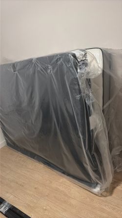 Queen mattress and box spring