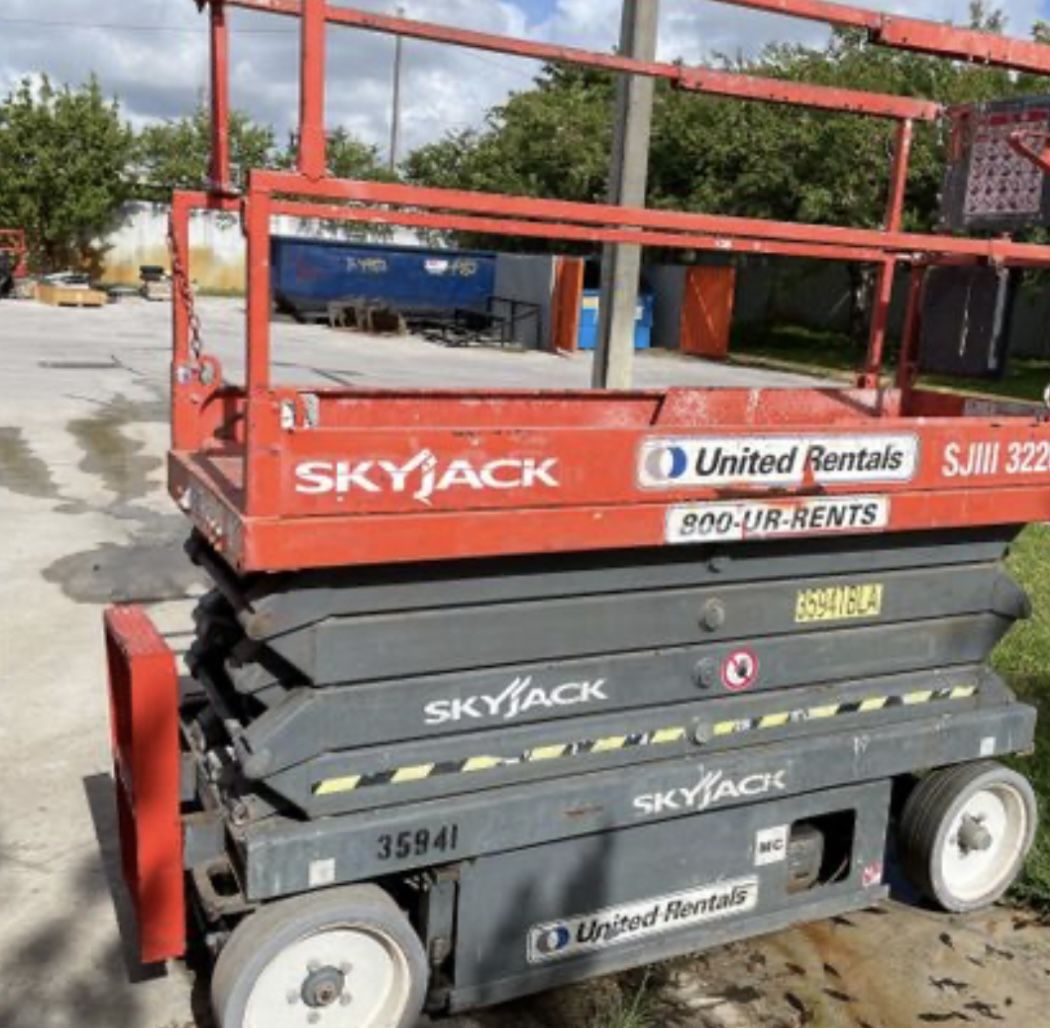 Electric Scissor Lift 26’