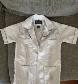 Boys Guayabera Size 5-6 For $10