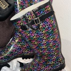 Women Rain Boots Size 8 Like New 