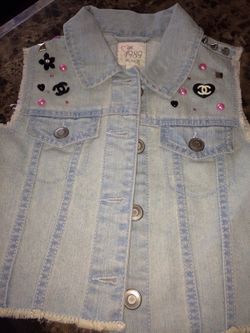 Kids size 7/8 new vest with tags 20$ each I have a pink and black vest