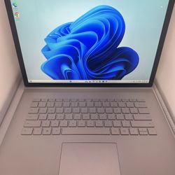 Microsoft Surface Book 3 Platinum, Core i7 / 16GB RAM  / Windows 11 Pro / 15” detach Touchscreen