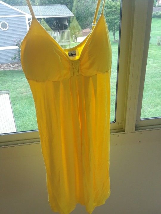 2 Small Dresses. Make Offer Need To Go