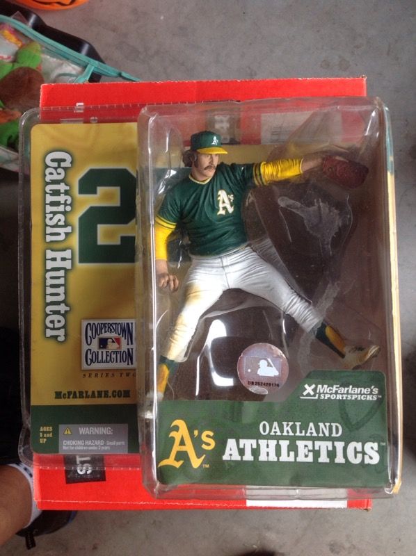 Sports action figures (Catfish Hunter)