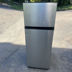 Kitchen/garage Refrigerator (free Local Delivery)