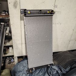 Radiator Chevy GM Silverado Escalade Sierra 00.14