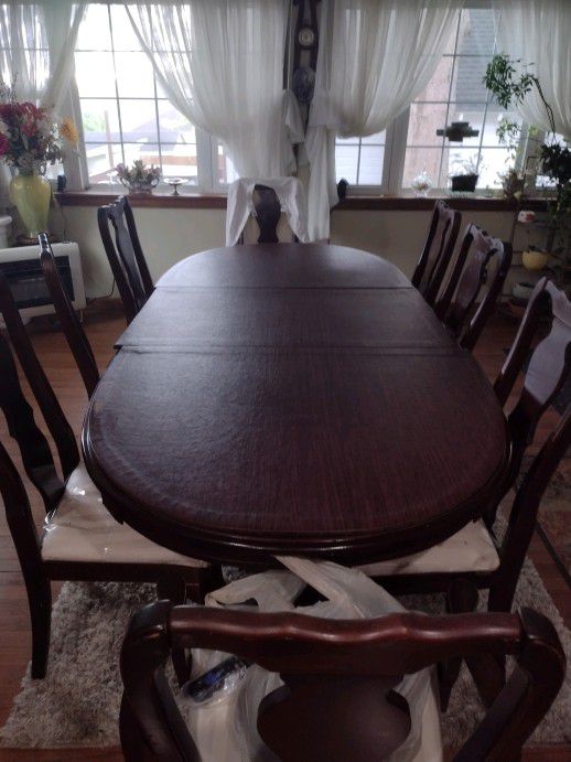 Table W 8 Chairs 