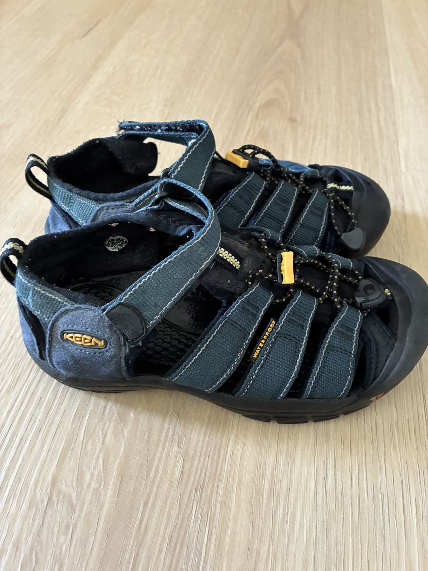 Women’s Size 5 (Youth 3) Keen Waterproof Hiking Sandals