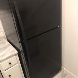 Whirlpool 30-inch Wide Top Freezer Refrigerator 