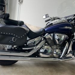 2004 Honda VT1300 Cruiser Motorcycle 