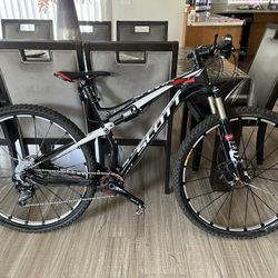 Carbon SCOTT SPARK 930 29” ShimanoXT Small/Medium Mountain BIKE Bicycle