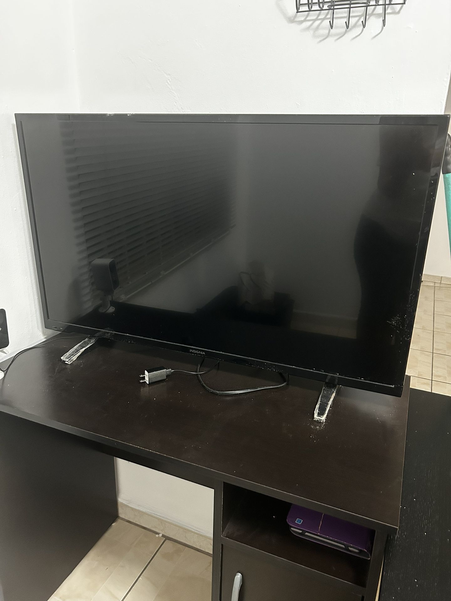 40” Insignia TV