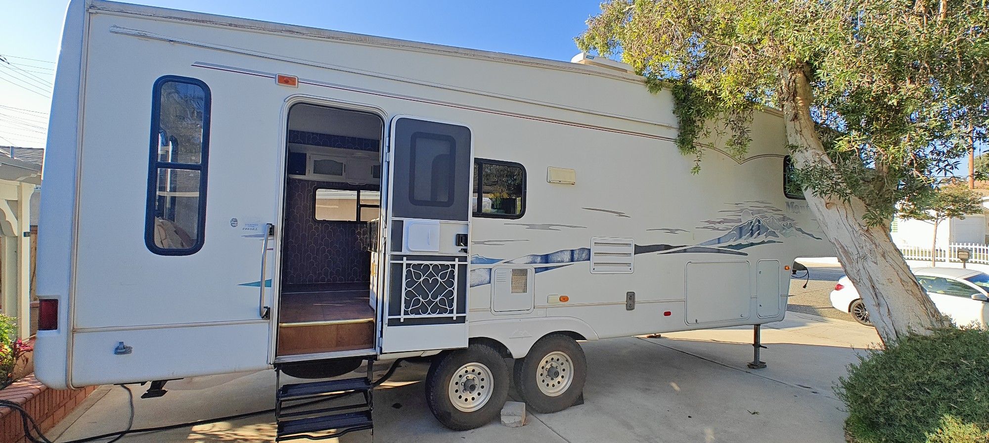 5th Wheel Keystone Camper 2003 Remodeled