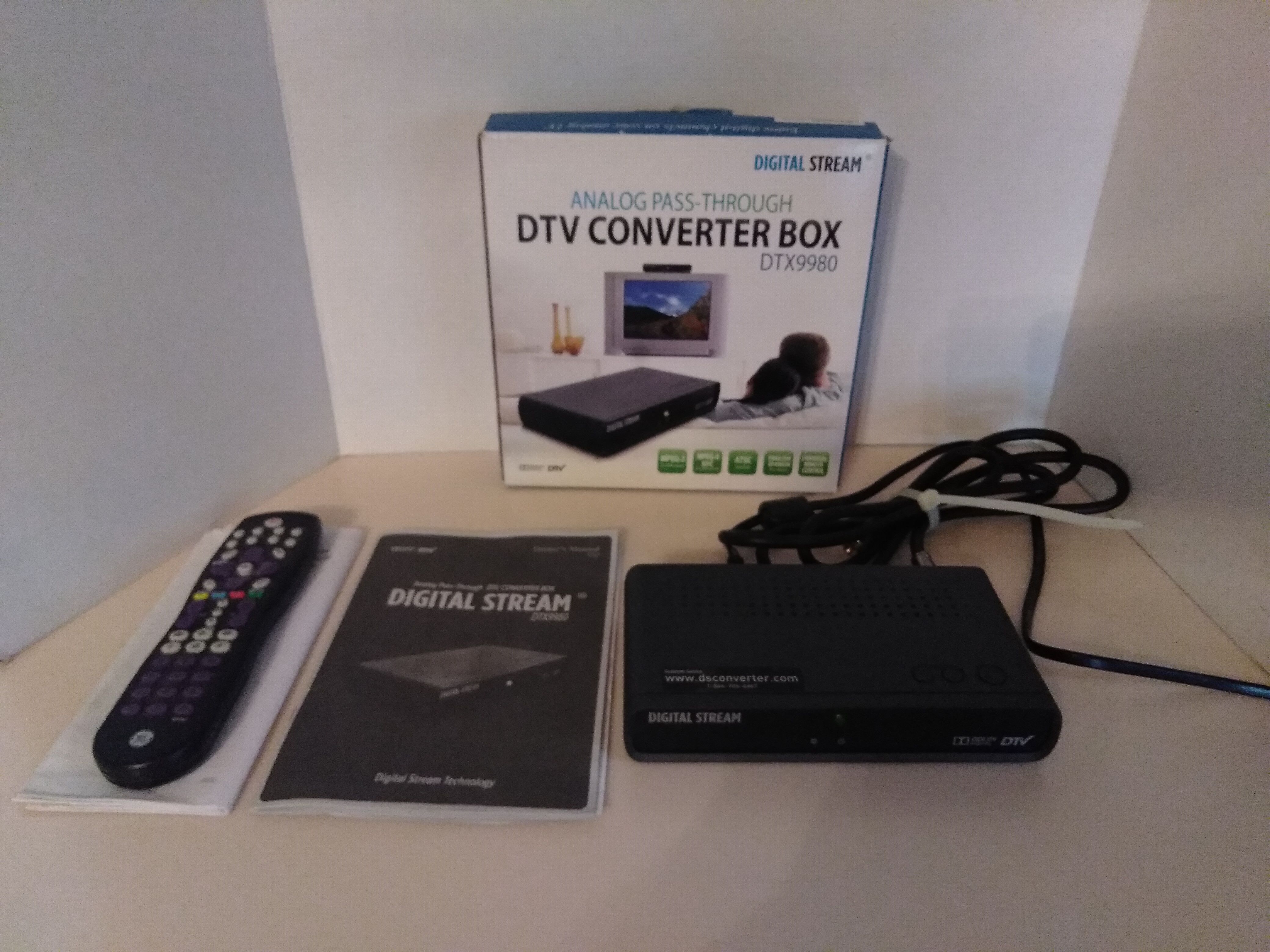 DTV Converter Box w / Remote #DTX9980
