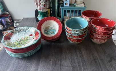 Pioneer Woman Christmas dinnerware various prices or all