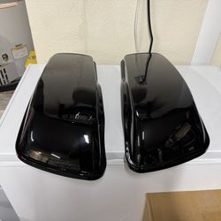 Harley-Davidson aftermarket saddlebag lids 