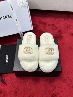 Double C chain buckle thick-soled plush slippers