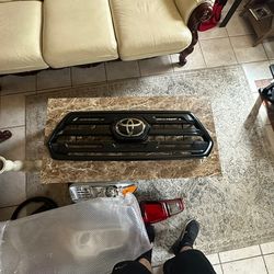 2016-2021 Toyota Tacoma Front Grill OEM