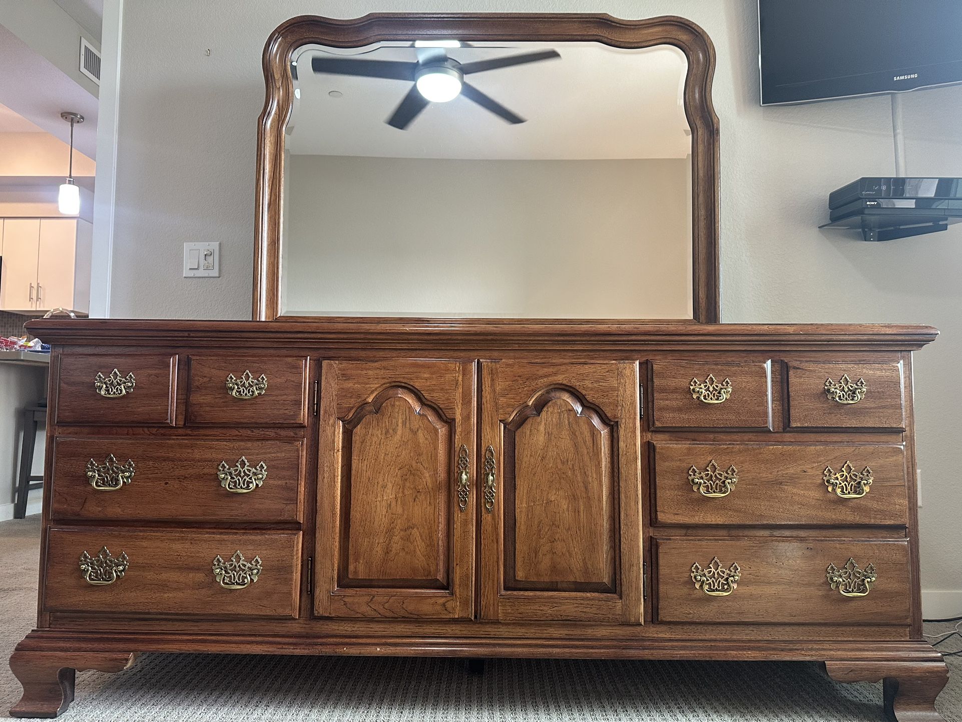 Thomasville Dresser With Mirror