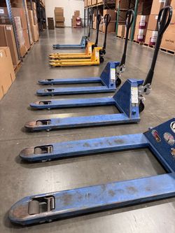 Quick-Lift, Narrow & Standard Warehouse Pallet Jacks