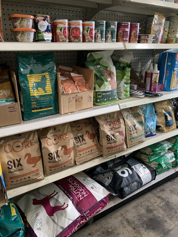 DOG AND CAT FOOD 3050 off retail NEW for Sale in Modesto, CA OfferUp