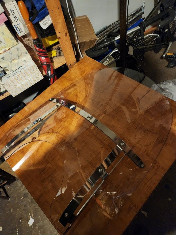 Harley Davidson King-Size H-D Detachables 21 in. Windshield (contact info removed)8 like new in box with hardware

In box.  