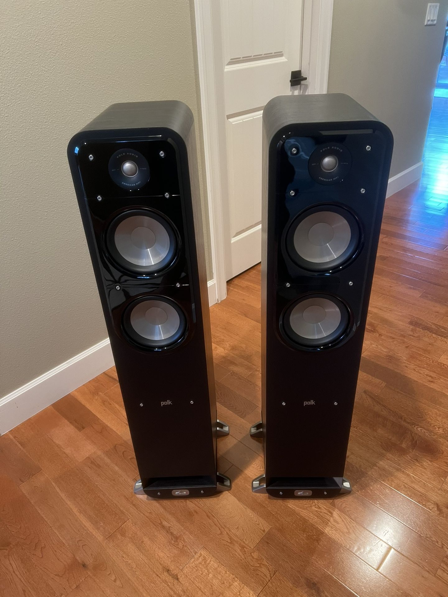 Polkaudio S55 Floorstanding speakers