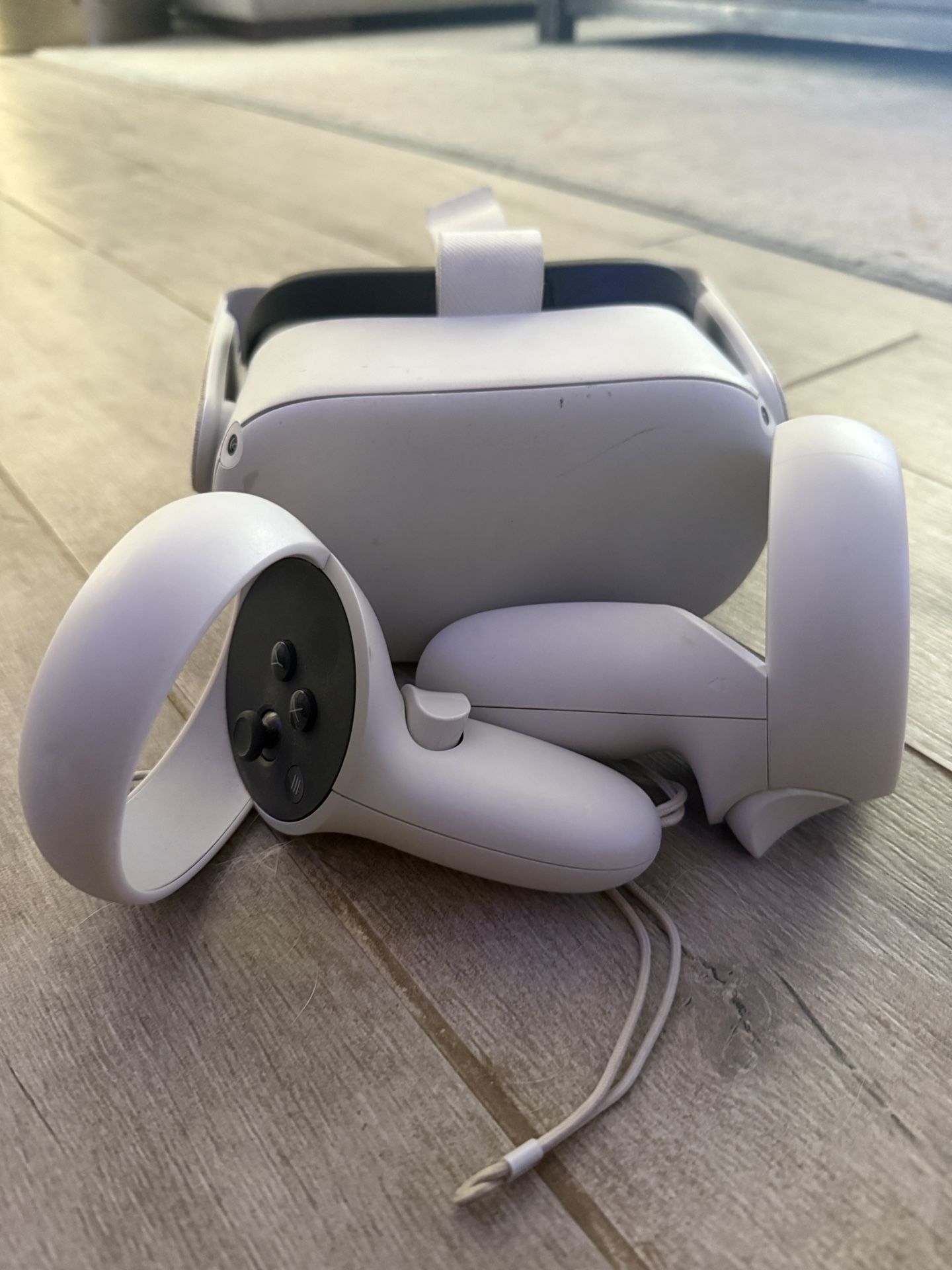 Oculus Meta Quest 2 with carrying case