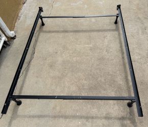 Queen / Full/ Twin size Metal adjustable bed frame