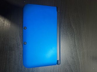 Nintendo 3ds xl console with case and charger