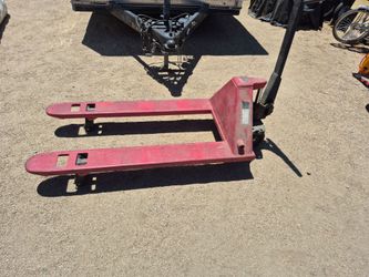 Pallet jack in good condition
