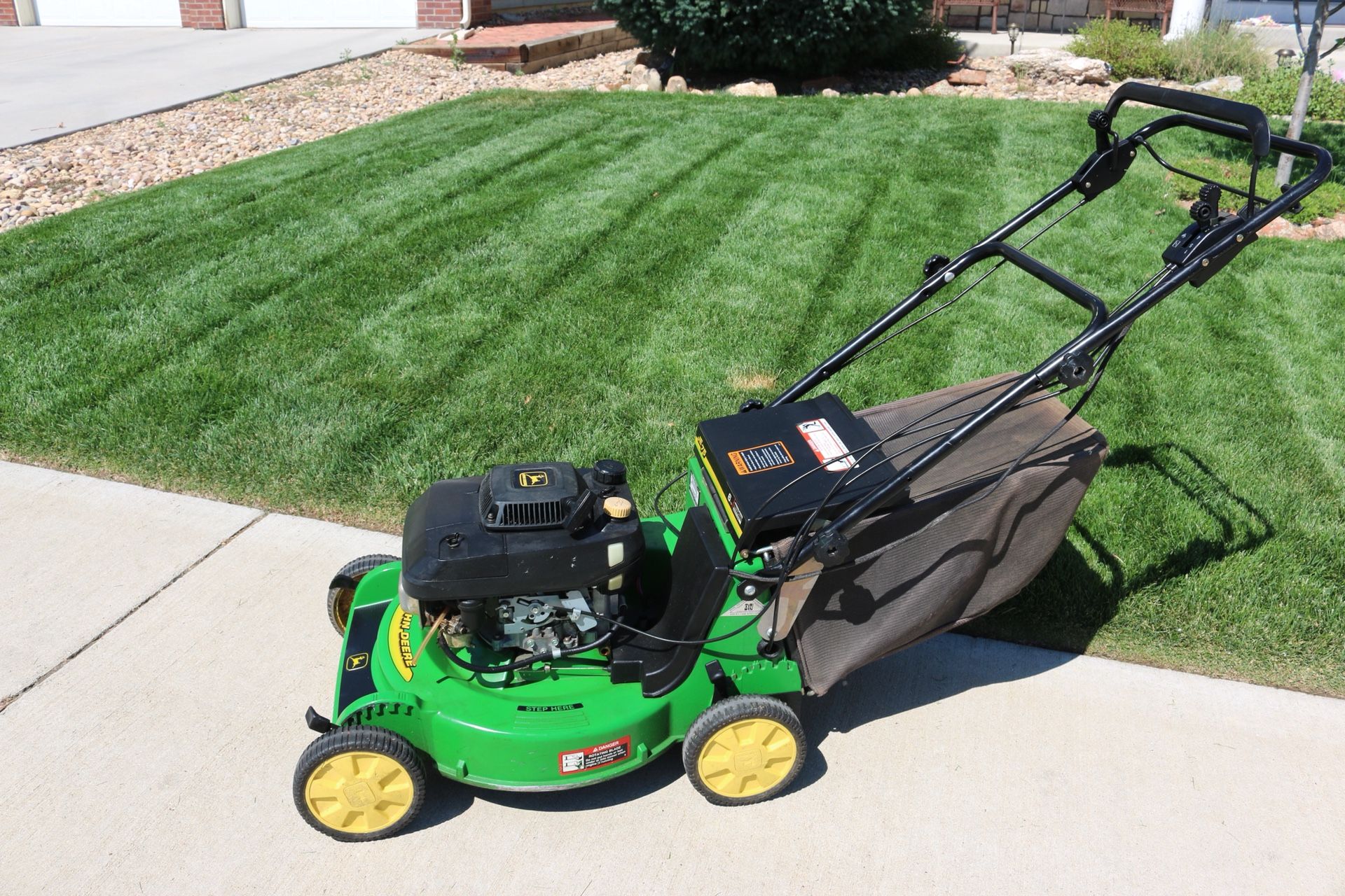 John Deere JE75 Electric Start Self-propelled mower