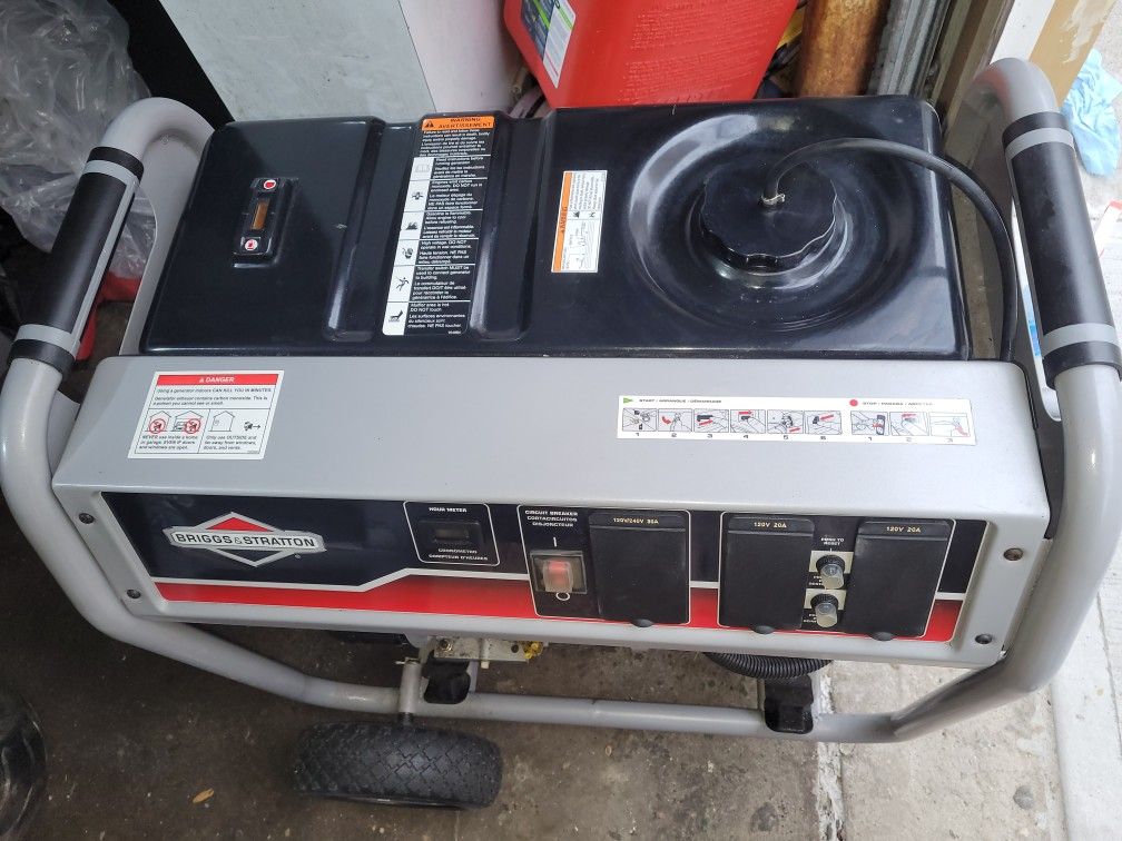 Briggs & Stratton Generator. 6000 Running Watts. 7500 Starting Watts. Briggs and Stratton 1650 Engine Series Model: 030469