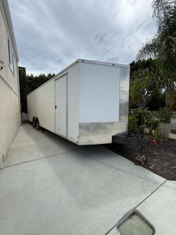 Enclosed car trailer