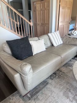 Beautiful Cream/Beige Leather Sofa – Excellent Condition 🤍