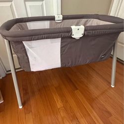 👶 Chicco Lullago Portable Bassinet – With Carry Bag