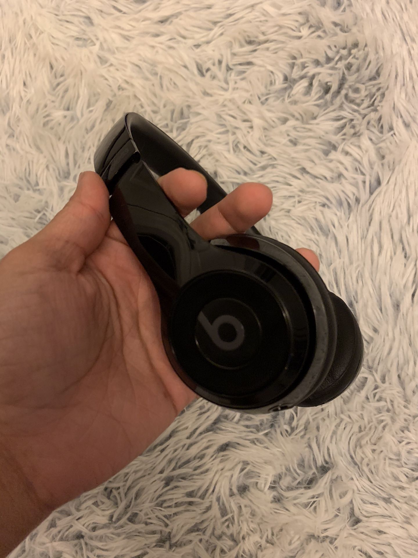 Solo beats black has cord too