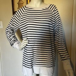 Cute Old Navy ladies sweatshirt/top size M