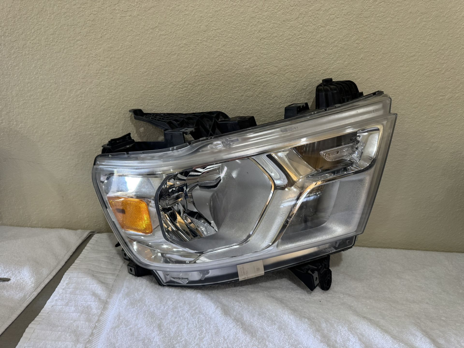 2019-2023 dodge ram headlight