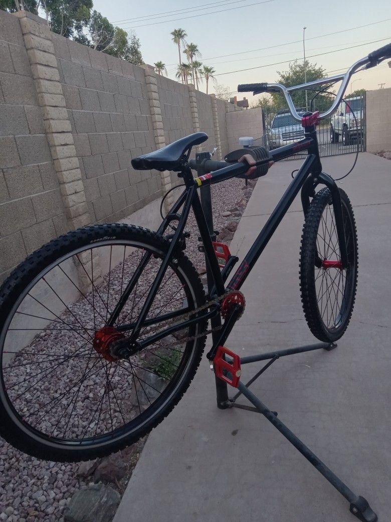 BMX BIKE SPECIALIZED TIRES SIZE 26 VERY GOOD CONDITION READY FOR RIDE