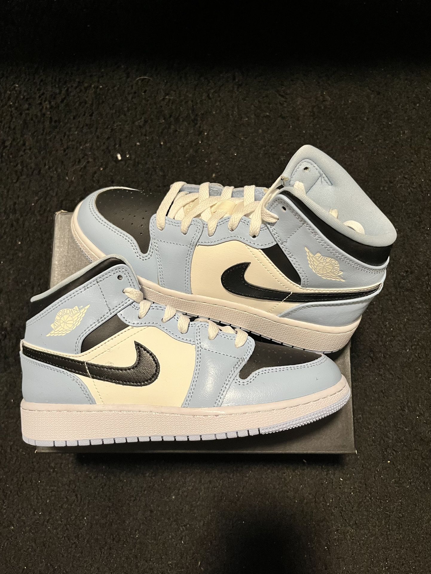 Air Jordan 1 Mid Ice Blue