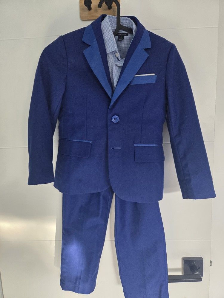 Elegant suit for boy