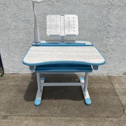Ubbie Kids Desk