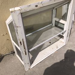 Y 3 × 4Vendo ventanas de vinil tengo una 2 × 42 × 35 × 4